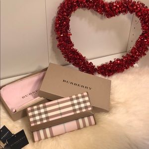 NWT Burberry Candy nova check long wallet